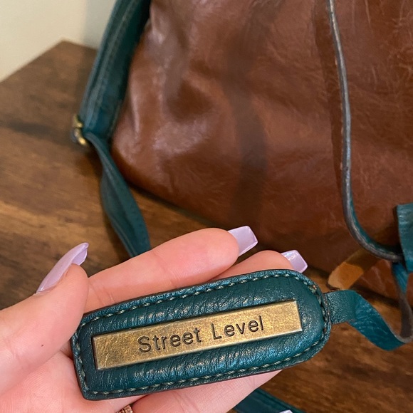 đź’śSOLDđź’śReversible Faux Leather Tote Bag - Picture 4 of 4